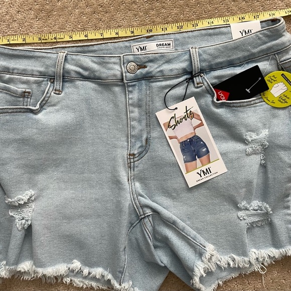(NWT) YMI Dream Authentic Women’s Blue LightWash Distressed DenimShorts-16 & 20 - Picture 9 of 10